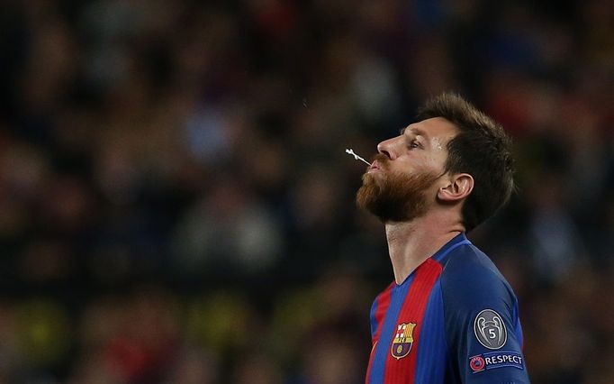 Zklamaný Lionel Messi po vyřazení Barcelony z Ligy mistrů