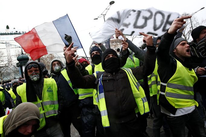 Protest hnutí žlutých vest v Paříži - 8. prosinec