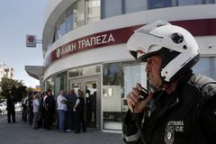 Kyperští politici si snížili platy, v ulicích byl klid