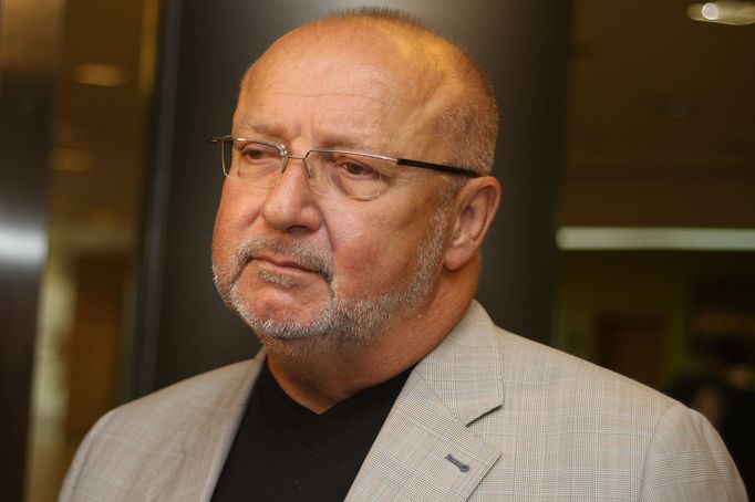 Mocensky respektovanou osobností v celém fotbalovém hnutí je Jaroslav Starka, majitel Příbrami