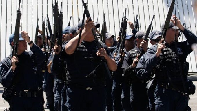 Mexické federální jednotky vyrážejí do Ciudad Juárez