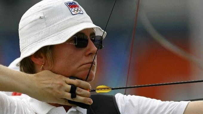 Česká lukostřelkyně Barbora Horáčková v kvalifikačních bojích na olympiádě v Pekingu.