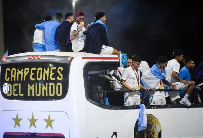 Soccer Football - Argentina team arrives to Buenos Aires after winning the World Cup - Buenos Aires, Argentina - December 20, 2022 Argentina's Rodrigo De Paul, Leandro Pa