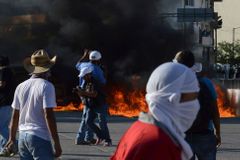 Rozhněvaní studenti na jihu Mexika zapálili úřad vlády