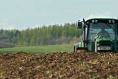 McDonald's chválí švédské farmáře, reklamu natočil v ČR