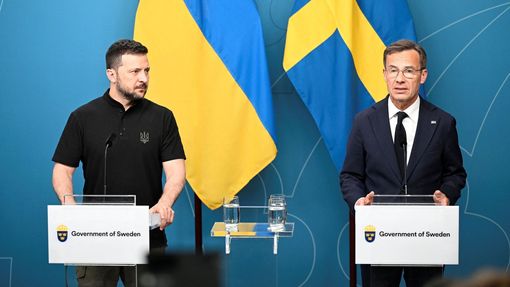 Ukrajinský prezident Volodymyr Zelenskyj a švédský premiér Ulf Kristersson na Ukrajinsko-severském bezpečnostním summitu ve Stockholmu