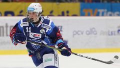 Mladý hokejový obránce Stanislav Svozil v dresu Komety Brno