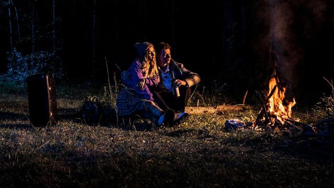 Adam Mišík a raperka Sharlota zlobí v lese Zuličníky, připomínají ewoky ze Star Wars