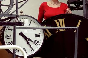 Fotky: Její prapředci oživili pražský orloj. Teď jej sama pomůže rozebírat