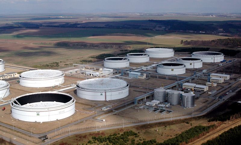 Centrální tankoviště ropy u Nelahozevsi