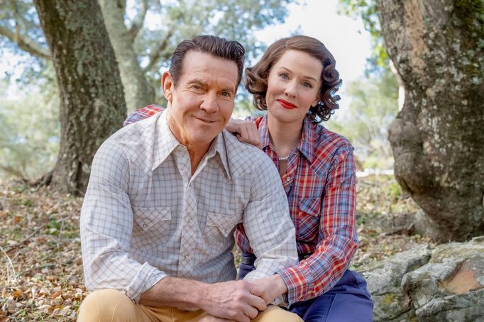 Dennis Quaid jako Ronald Reagan a Penelope Ann Miller v roli Nancy Reagan.