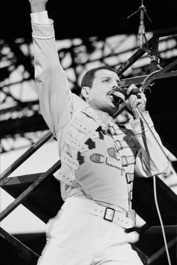 Freddie Mercury na koncertu Queen v září 1986.