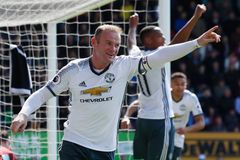 Liverpool padl s Crystal Palace, United i bez Zlatana dál vítězí