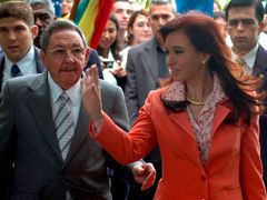 Diplomatická izolace Kuby je ta tam. Raúl s argentinskou prezidentkou Cristinou Kirchnerovou
