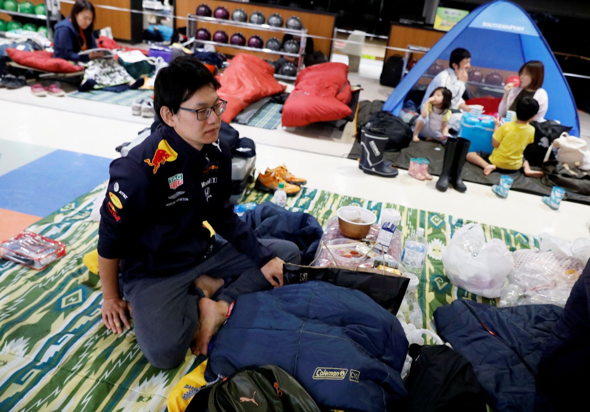 Evakuace fanoušků z okruhu v Suzuce kvůli tajfunu Hagibis