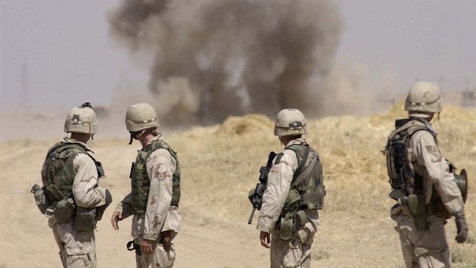 Do Iráku vstoupili američtí vojáci z Kuvajtu 20.března 2003.