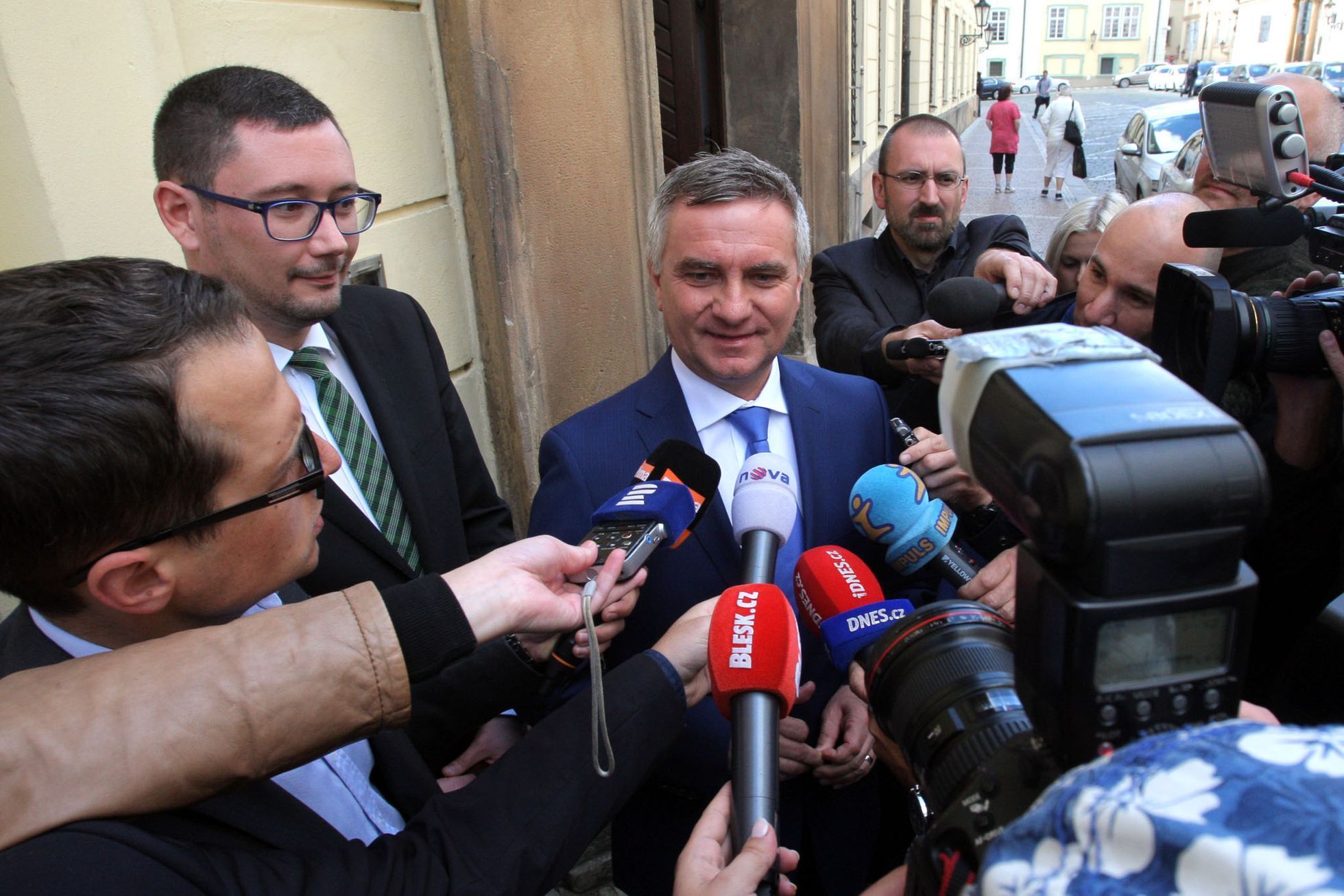 Mynář odevzdává majetkové přiznání