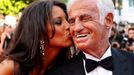 Cannes 2011 - Jean-Paul Belmondo s partnerkou Barbarou Gandolfi