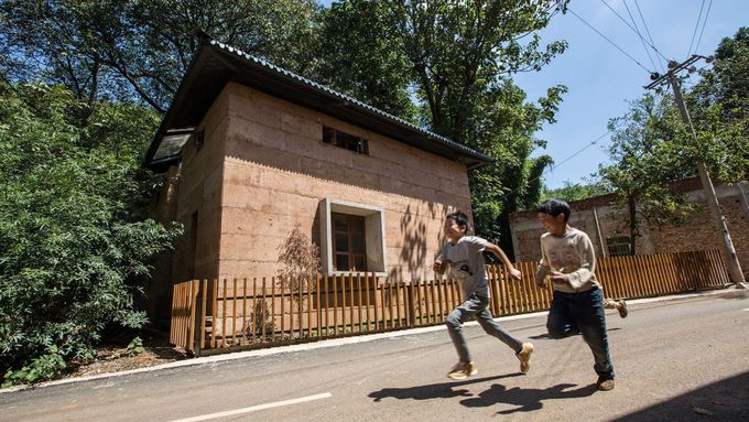 Stromový dům nebo barevný hospic: Světovou cenu za architekturu získal projekt čínské vesnice