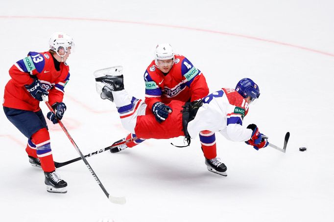 Filip Zadina, Johannes Johannesen a Petter Vesterheim v zápase MS 2025 Česko - Norsko