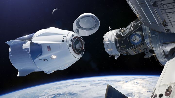U ISS poprvé zakotvila loď Crew Dragon s posádkou