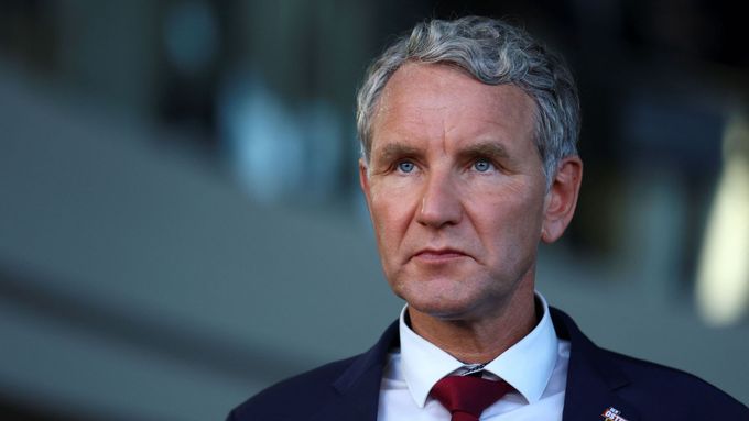 Lídr AfD v Durynsku Björn Höcke sleduje sčítání volebních výsledků, snímek z 1. září 2024.