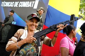 Napětí s USA stoupá, Venezuela cvičí lidovou armádu z civilistů