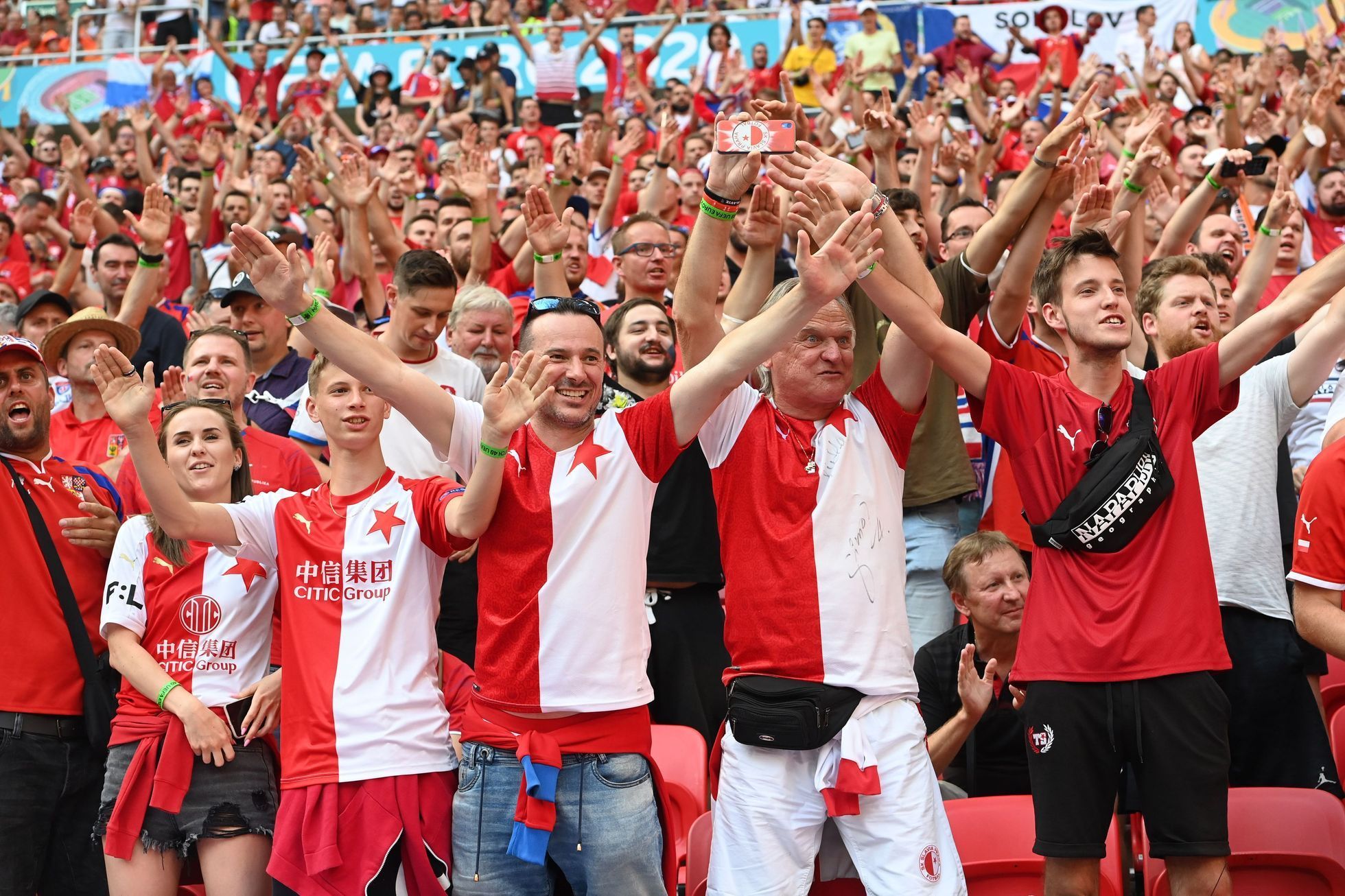 Čeští fanoušci před osmifinále Nizozemsko - Česko na ME 2020