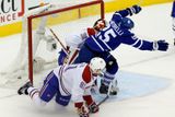 Mike Santorelli (25) slaví jeden ze tří gólů Toronta, na Canadiens to ale tentokrát bylo málo.