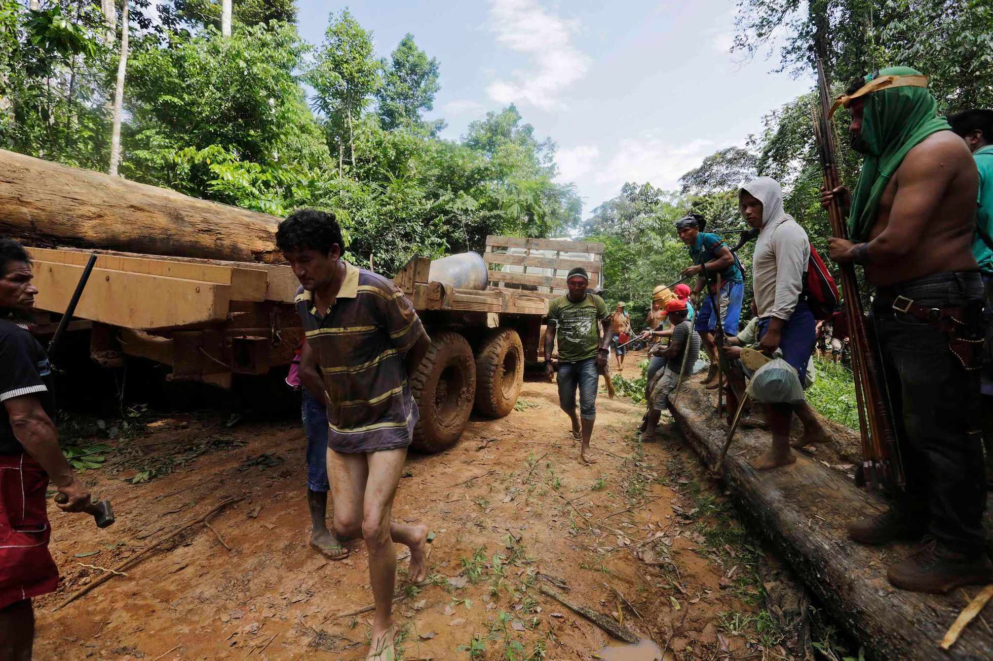 Amazonští indiáni se střetli s nelegálními dřevorubci v pralese
