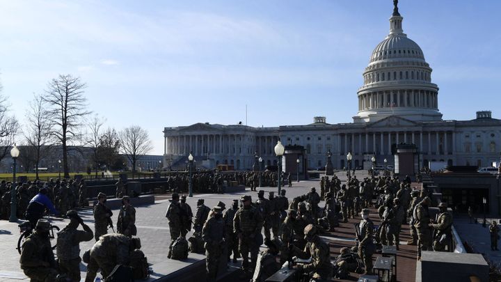 V USA se přiznal první člověk k napadení policisty při nepokojích v Kongresu; Zdroj foto: Reuters