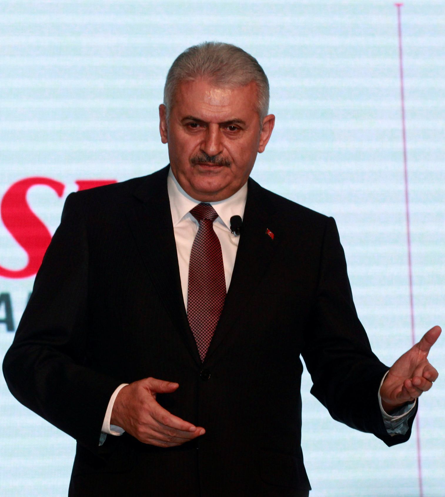 Turecký ministr dopravy Binali Yildirim a jediný kandidát na předsedu AKP a tudíž premiéra země.