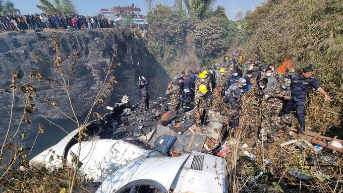 V Nepálu se zřítilo letadlo