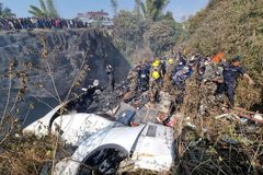 V Nepálu havarovalo letadlo se 72 lidmi na palubě, aerolinky hlásí nejméně 69 obětí