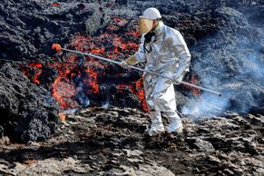 Sopce na dotek. Český vulkanolog vyráží na místa, kam ostatní nesmí