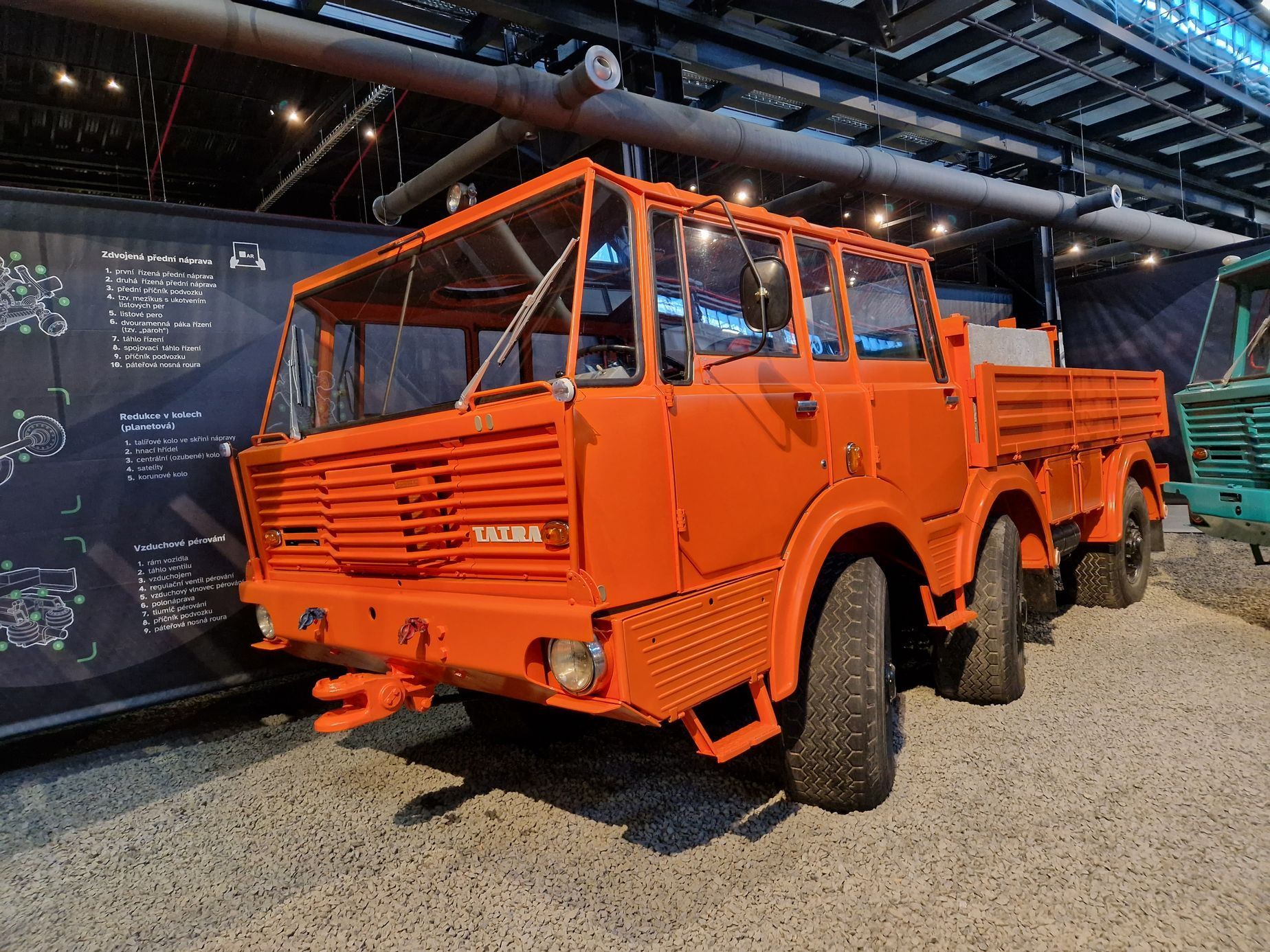 Tatra 813
