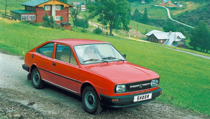 Auto se stejným technickým základem, avšak s karosérií kupé, neslo zpočátku jméno Garde, po faceliftu Rapid.