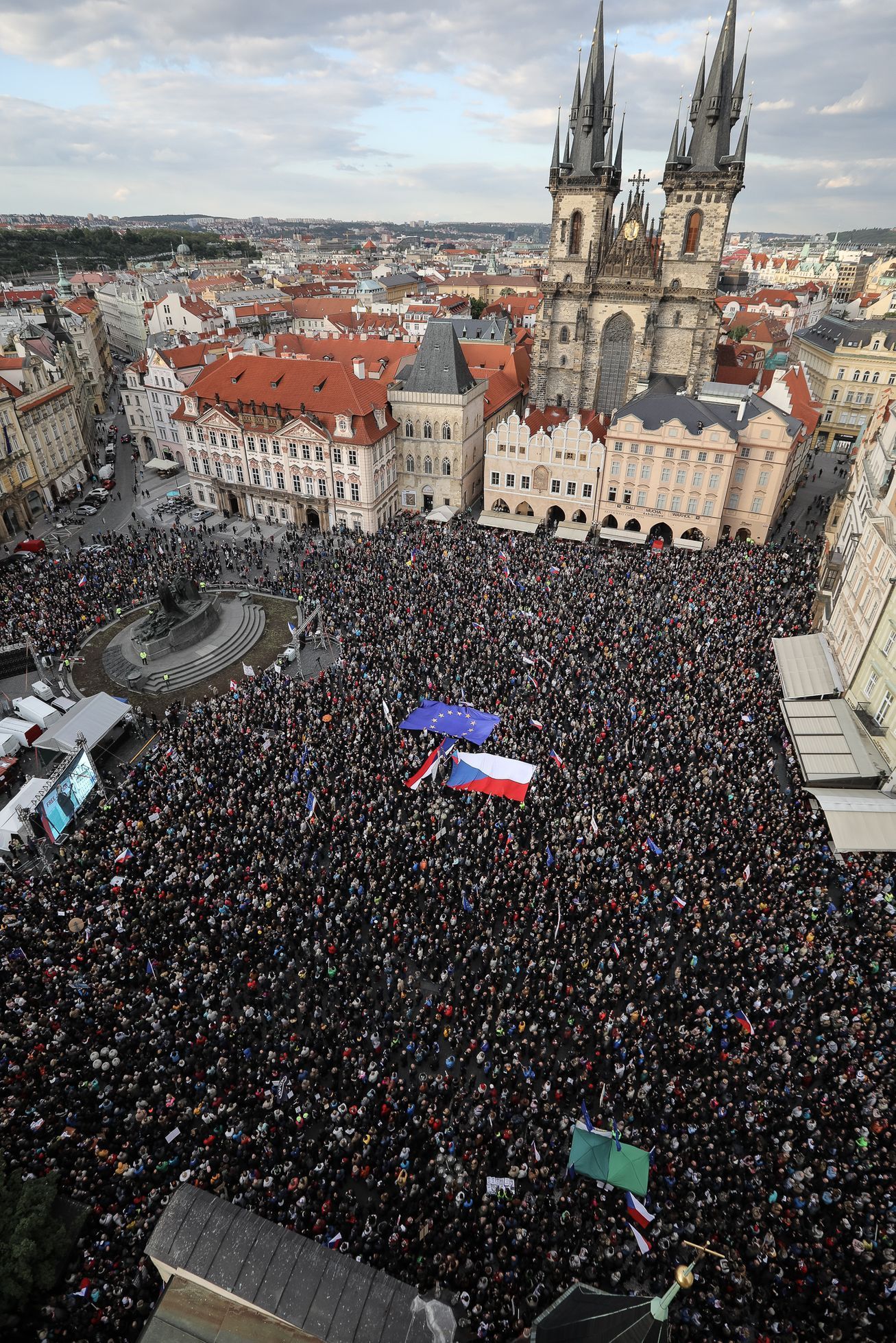 Třetí demonstrace proti Benešové a Babišovi a za spravedlivou justici, Staroměstské náměstí, Praha