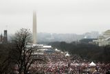 Účast na sobotním pochodu za práva žen ve Washingtonu se podle leteckých záběrů a dalších informací nejméně vyrovnala páteční prezidentské inauguraci Donalda Trumpa.