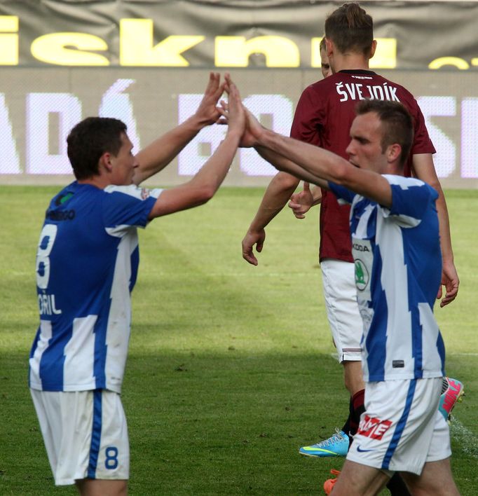 Fotbal, Pohár České pošty, Sparta - Mladá Boleslav: Jan Bořil (vlevo) slaví gól na 1:1