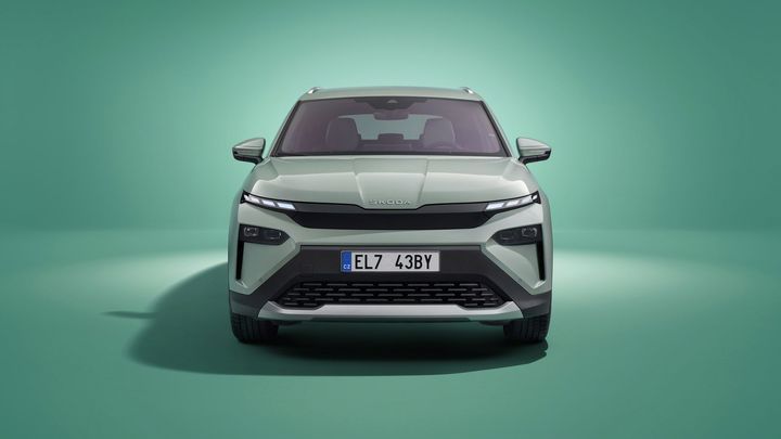 Stojí skoro jako benzinový Karoq. Škoda spouští objednávky Elroqu, uspět musí