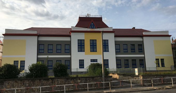 Škola v Kamenných Žehrovicích