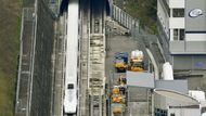 Snímek z 21. dubna 2015, kdy japonský vlak typu maglev zlomil vlastní rekord. Jako první vlak v historii překonal rychlost 600 kilometrů za hodinu, když svůj dosavadní a tehdy jen týden starý rekord 590 kilometrů za hodinu zvýšil na stále platných 603 kilometrů za hodinu.