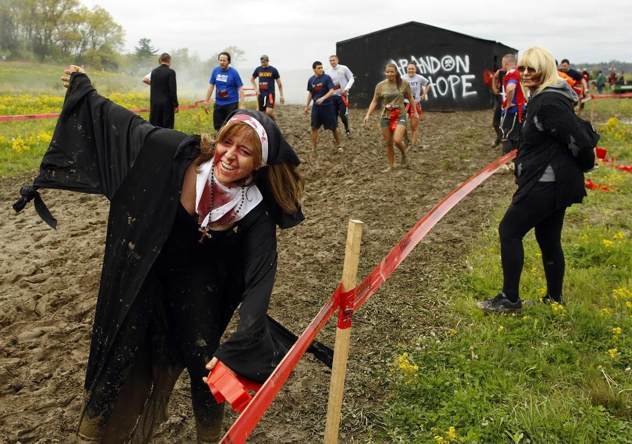OBRAZEM: Prohlédněte fotografie z bizardního závodu zombies