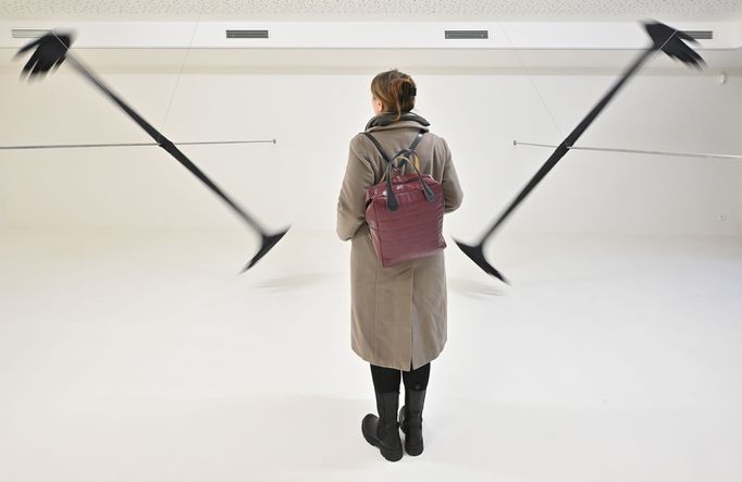 Snímek z výstavy děl Pavly Scerankové v humpolecké 8smičce.