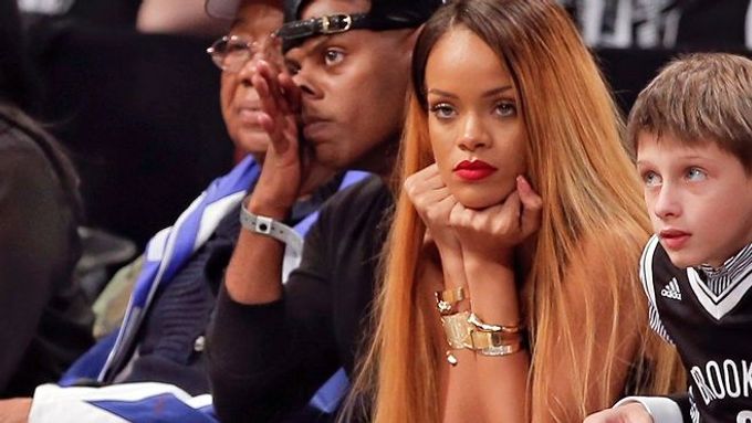 Zpěvačka Rihanna na utkání NBA Brooklyn vs. Chicago.