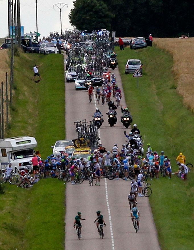 Hromadná nehoda v šesté etapě Tour de France 2012.