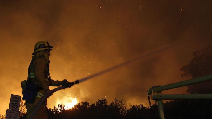 Hasiči zasahovali proti lesnímu požáru na jihu Číny, 24 z nich zemřelo