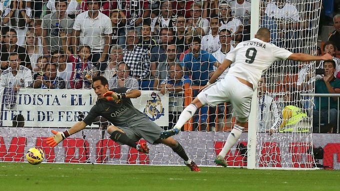 Real Madrid porazil Barcelonu ve šlágru 3:1. Takto se trefil Karim Benzema.
