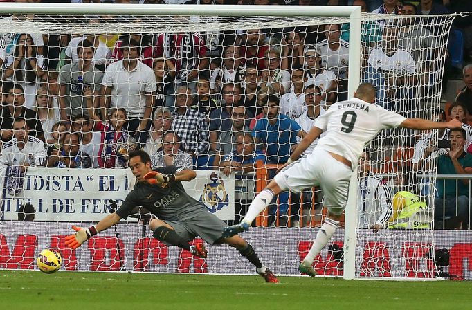 Real-Barcelona: Karin Benzema - Claudio Bravo